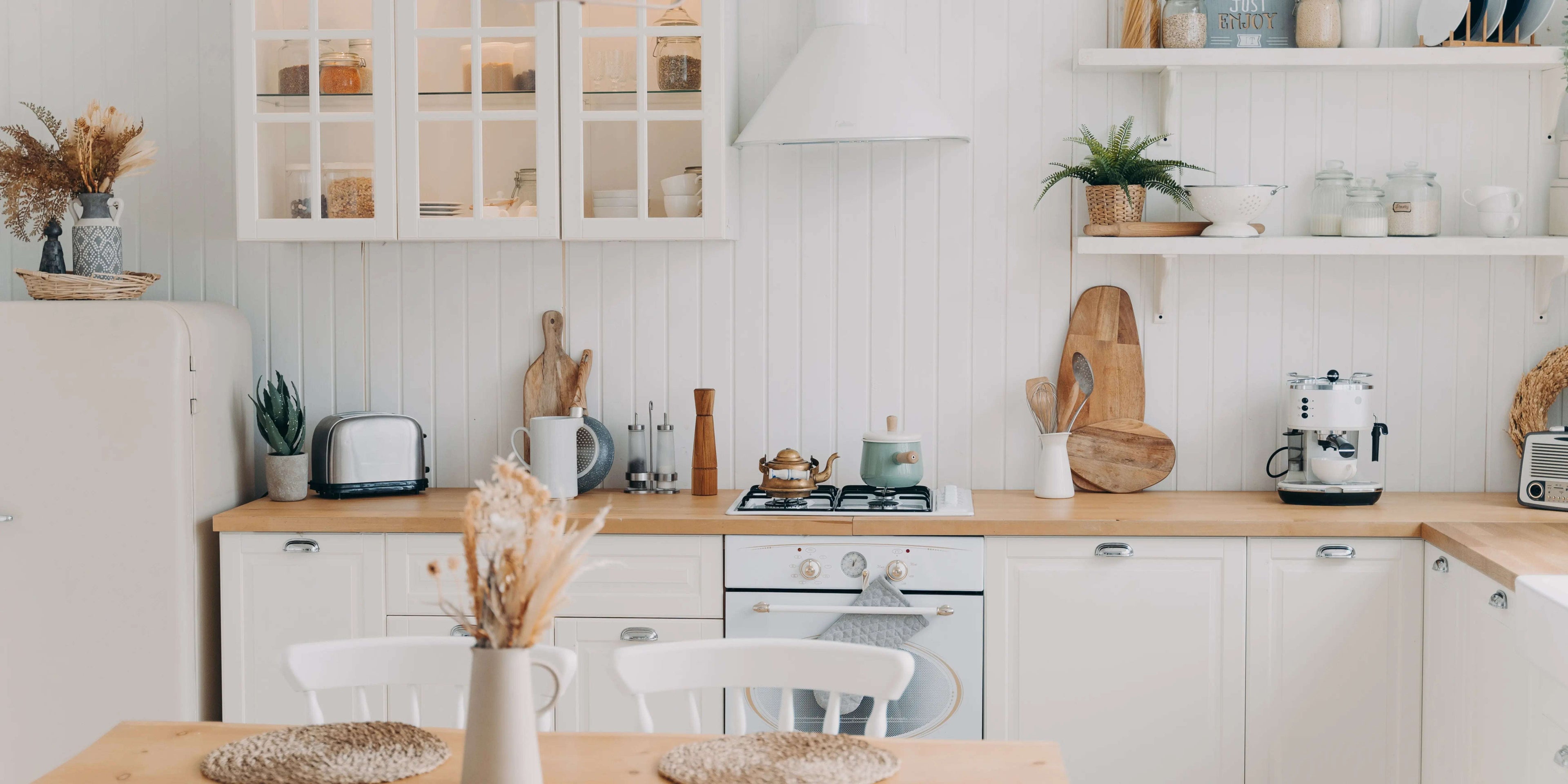 Articles de décoration, vaisselle et linge de maison pour la cuisine.