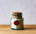 Bougie artisanale à la cire de soja, lavande anglaise et minéraux de la mer Morte, vegan, pot en verre et bouchon liège.