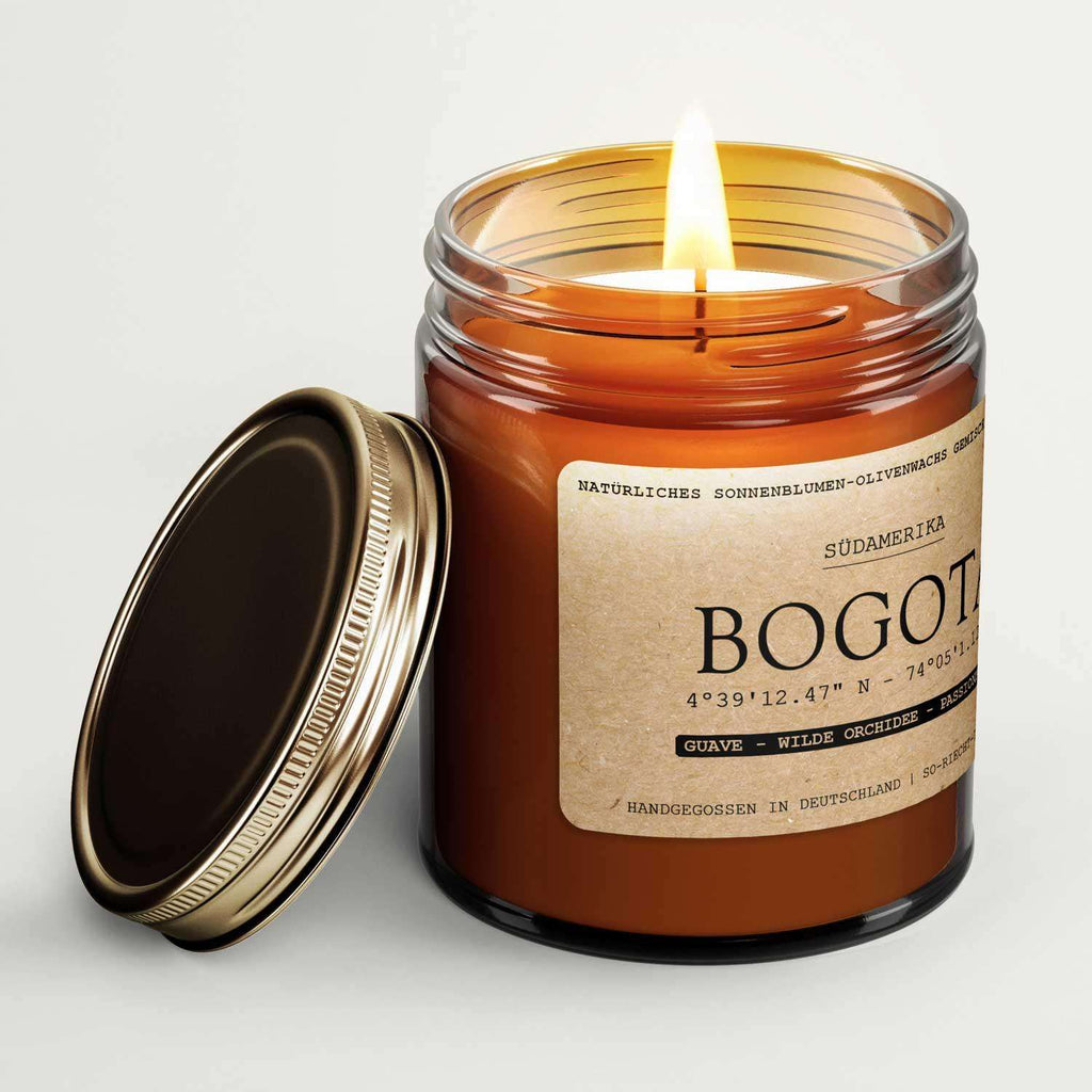 Bougie parfumée artisanale naturelle avec pot en verre, goyave, orchidée et fruit de la passion.