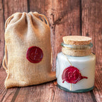 Bougie parfumée artisanale et vegan cire de soja, prune Damas, rose et Patchouli.