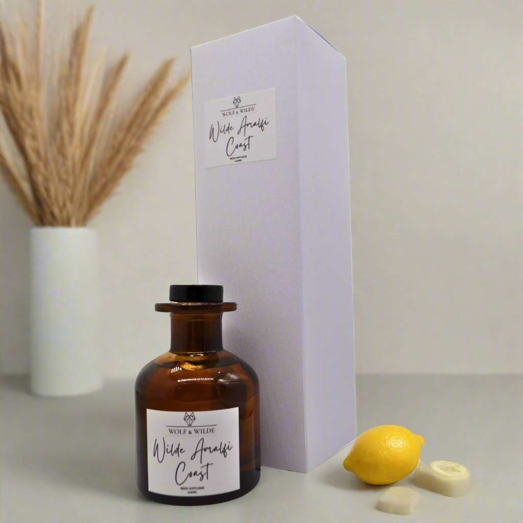 Diffuseur de parfum artisanal, flacon en verre ambré, citron, orange, bergamote.