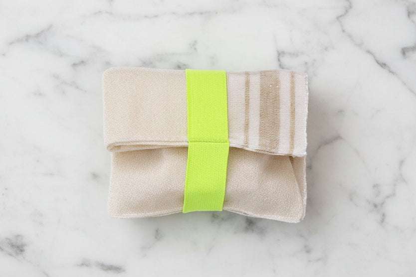 Gant exfoliant en cellulose.