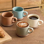 Grand mug bicolore artisanal en céramique, 4 couleurs.