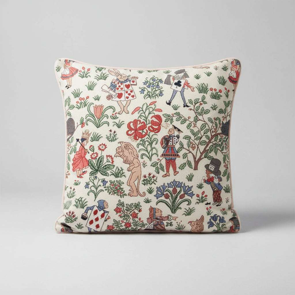 Housse de coussin en tapisserie Alice au pays des merveilles d'après Charles Voysey.