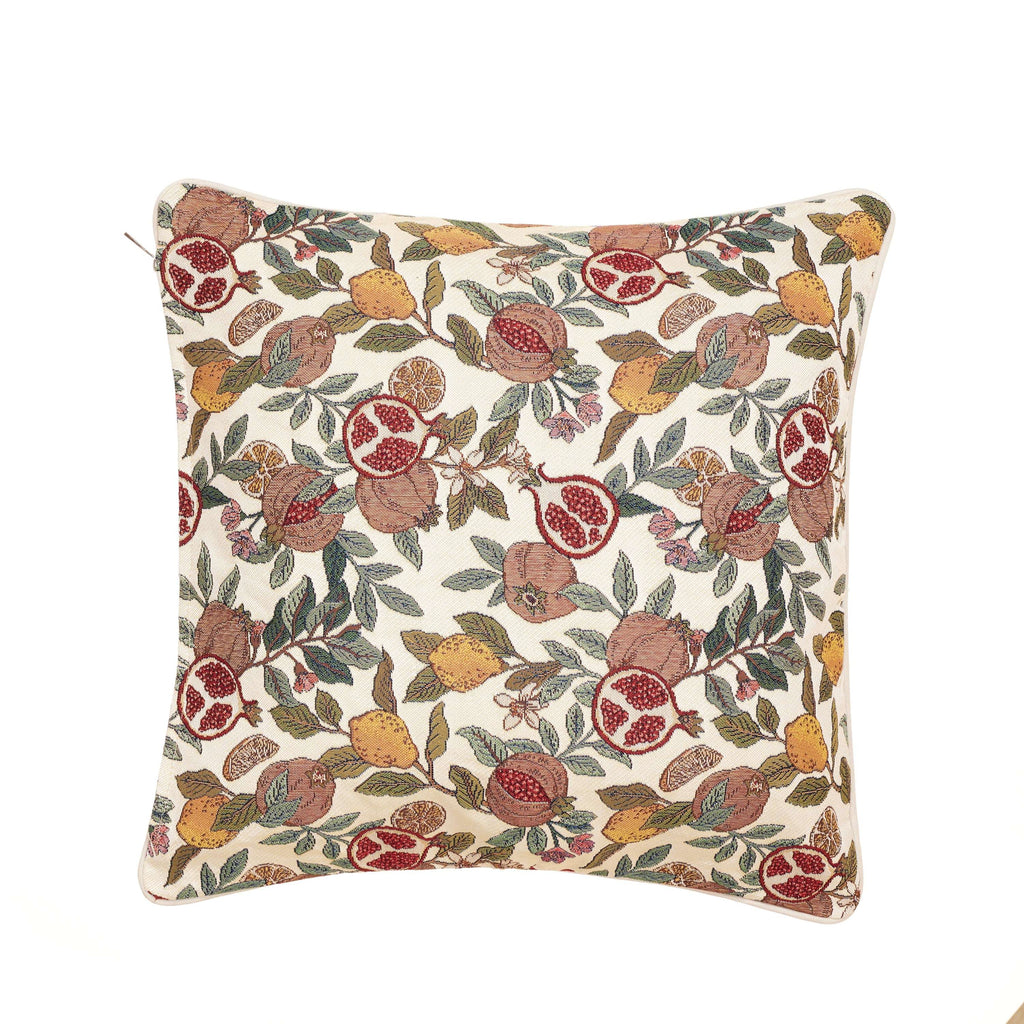 Housse de coussin en tapisserie motifs citron grenade de William Morris.