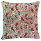 Housse de coussin en tapisserie illustration fraises des bois par l'artiste anglaise Claire Louise.