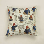 Housse de coussin en tapisserie avec Ours Paddington pour déco enfant.