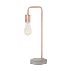 Lampe industrielle en cuivre et pierre.