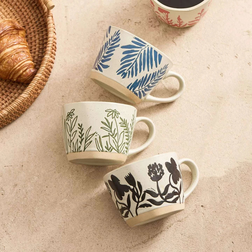 Mug en grès artisanal motifs de fleurs 4 couleurs.