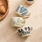 Mug en grès artisanal motifs de fleurs 4 couleurs.