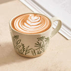 Mug artisanal en grès peint à la main pour café ou thé.