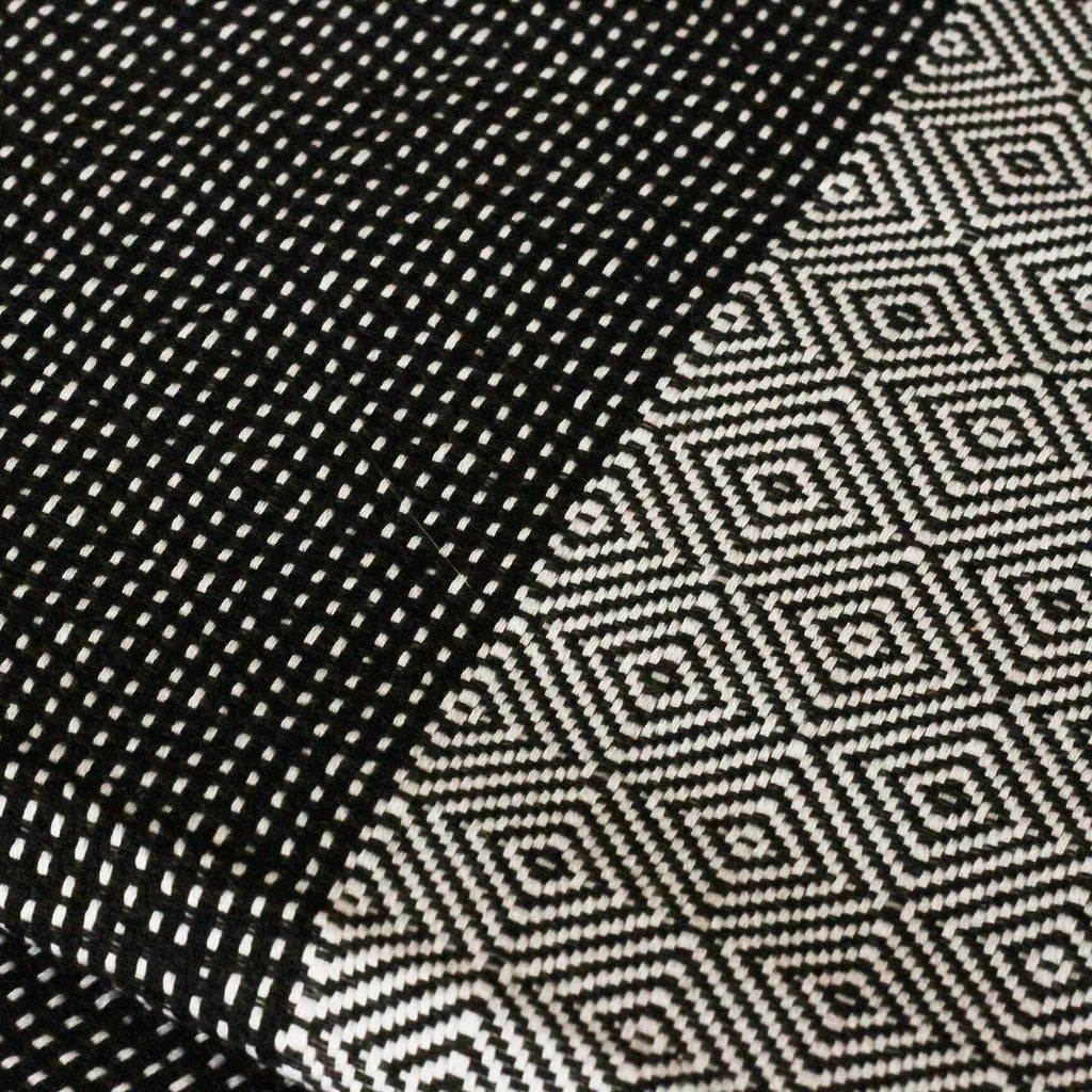 Plaid artisanal 100% coton noir et blanc tissage traditionnel en Turquie.
