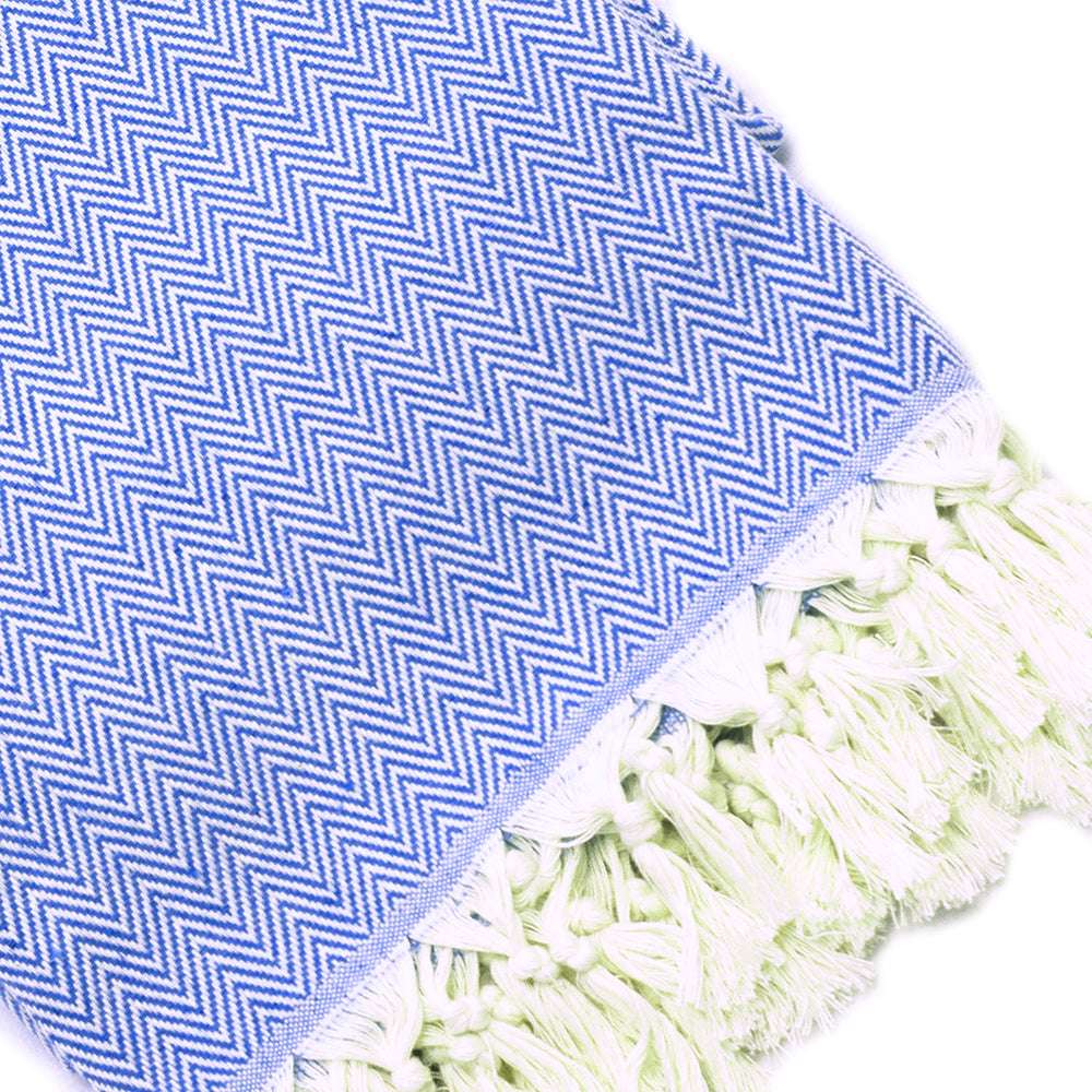 Plaid artisanal turque bleu motifs chevrons.
