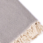 Plaid artisanal turque gris motifs chevrons.