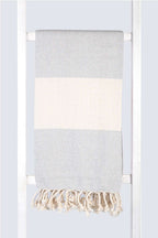 Serviette turque artisanale en coton, Peshtemal motif diamant couleur gris clair.
