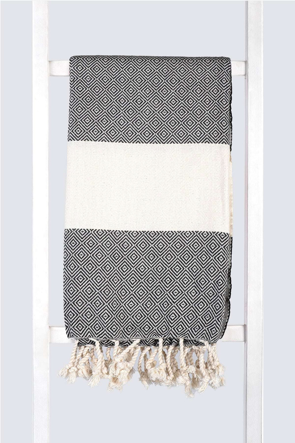 Serviette turque artisanale en coton, Peshtemal motif diamant couleur noir.