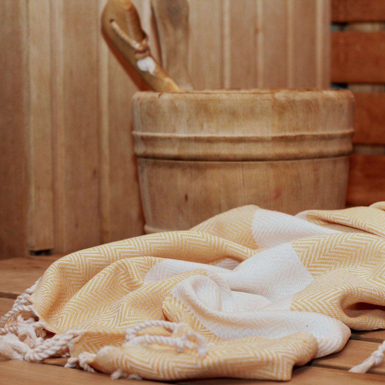 Serviette turque artisanale, Peshtemal, 100% coton motifs chevrons jaune.