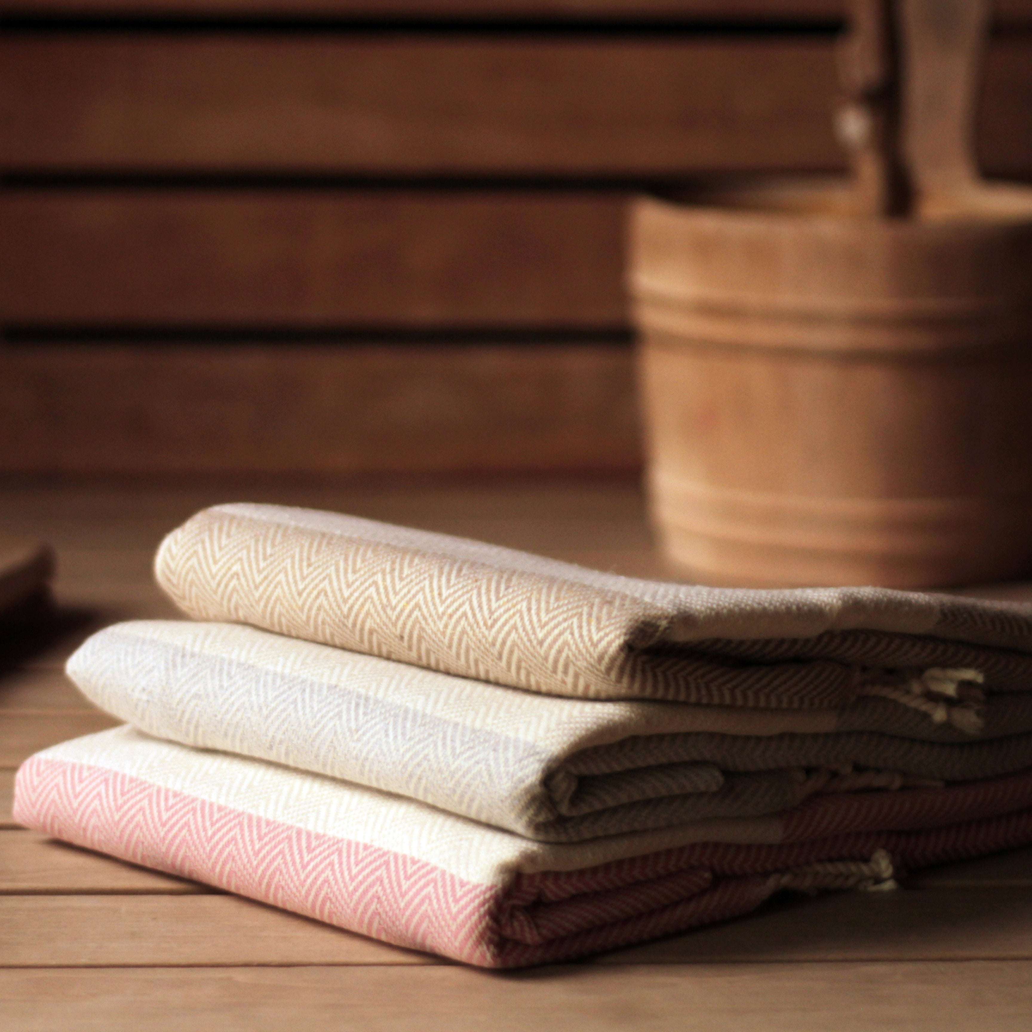 Serviette turque artisanale 100% coton, tissage traditionnel, Peshtemal motif chevrons.
