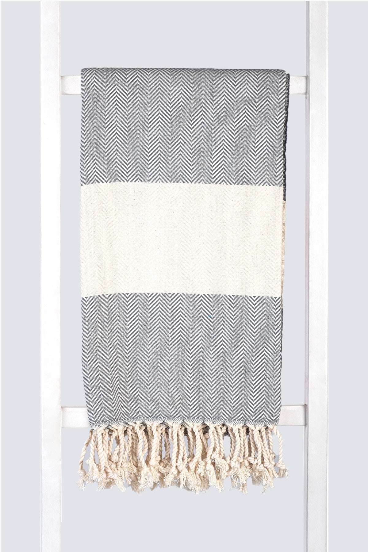 Serviette turque de hammam artisanale, Peshtemal 100% coton motif chevrons anthracite.