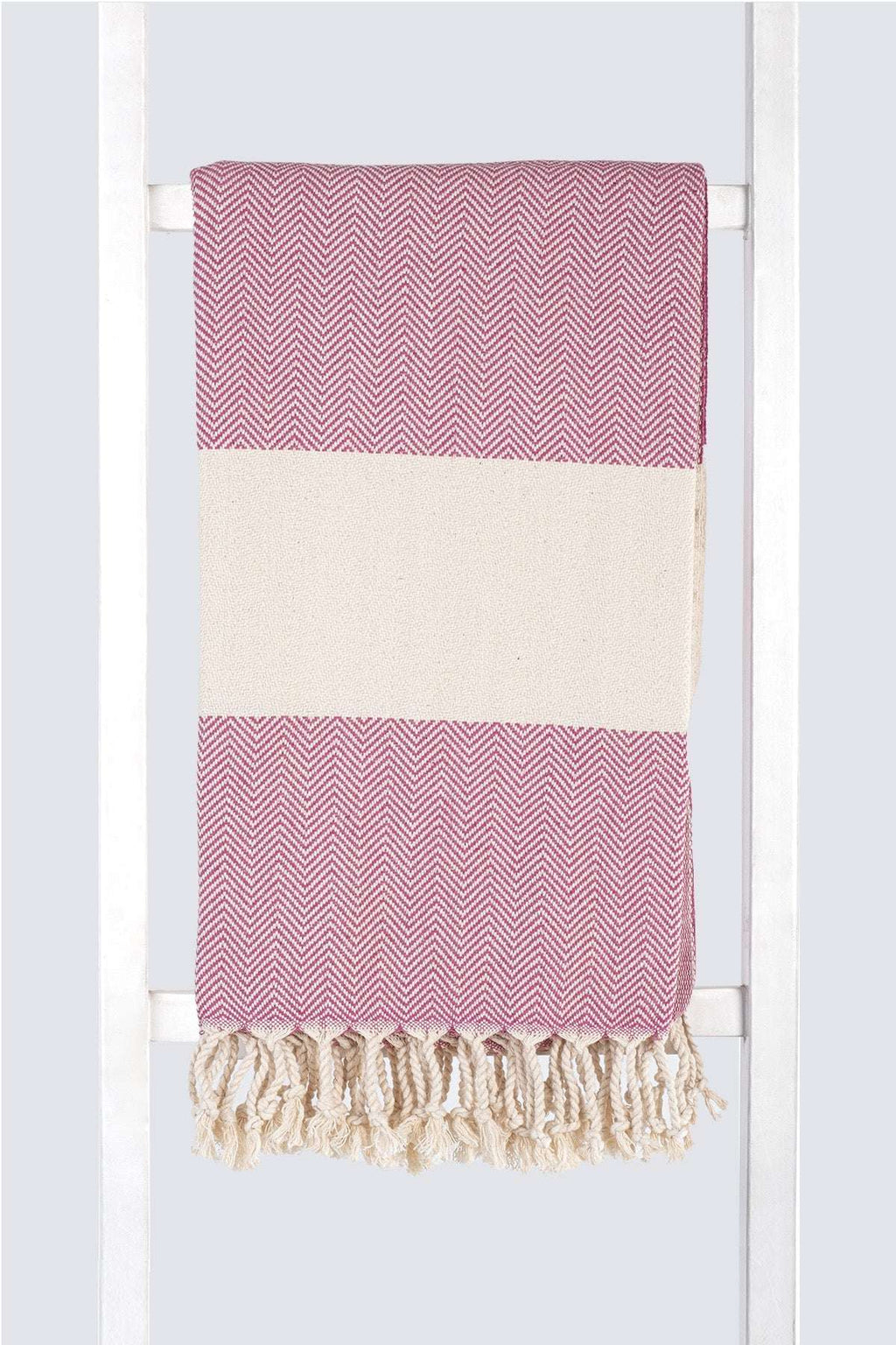 Serviette turque de hammam artisanale, Peshtemal 100% coton motif chevrons fuchsia.