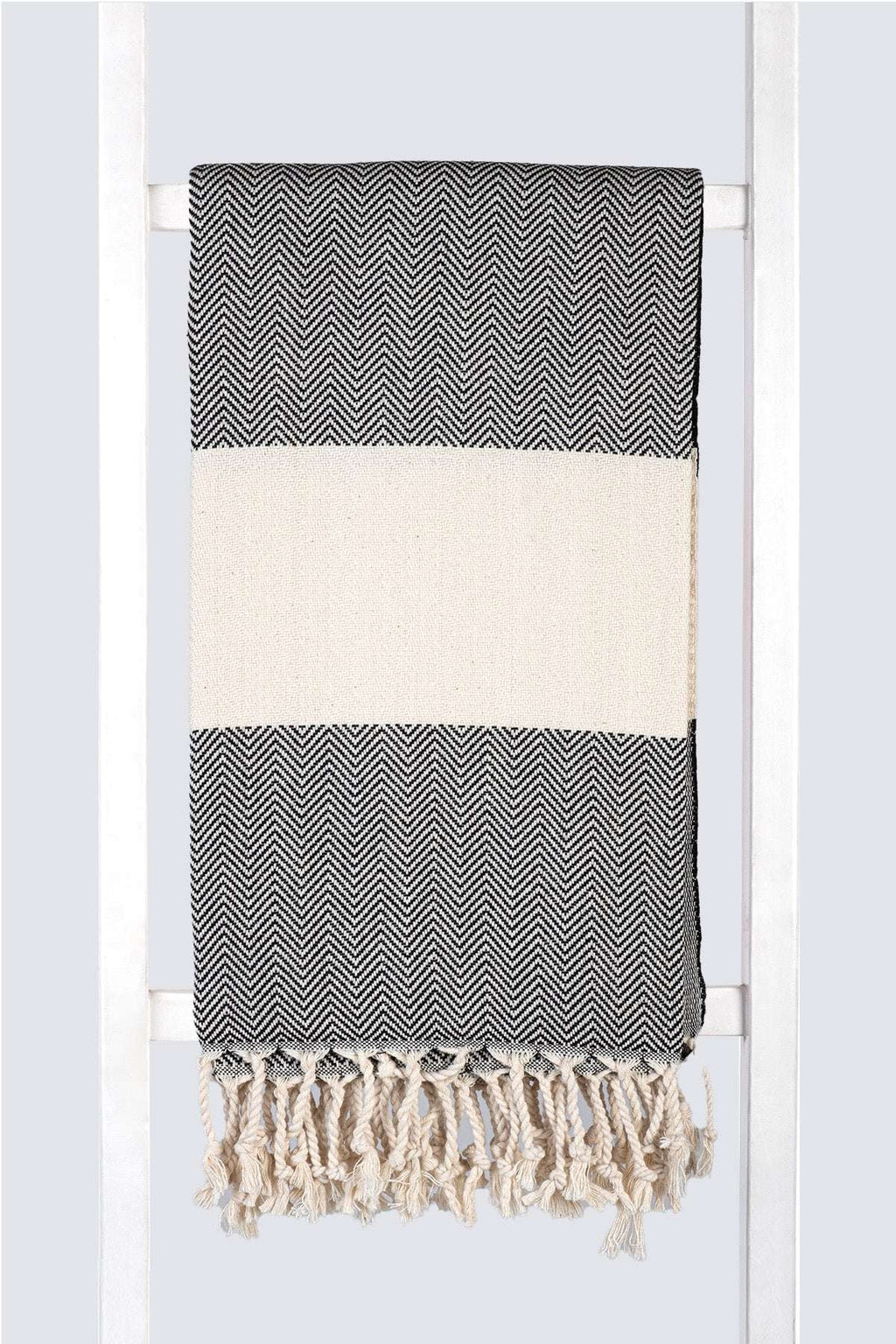 Serviette turque de hammam artisanale, Peshtemal 100% coton motif chevrons noir.