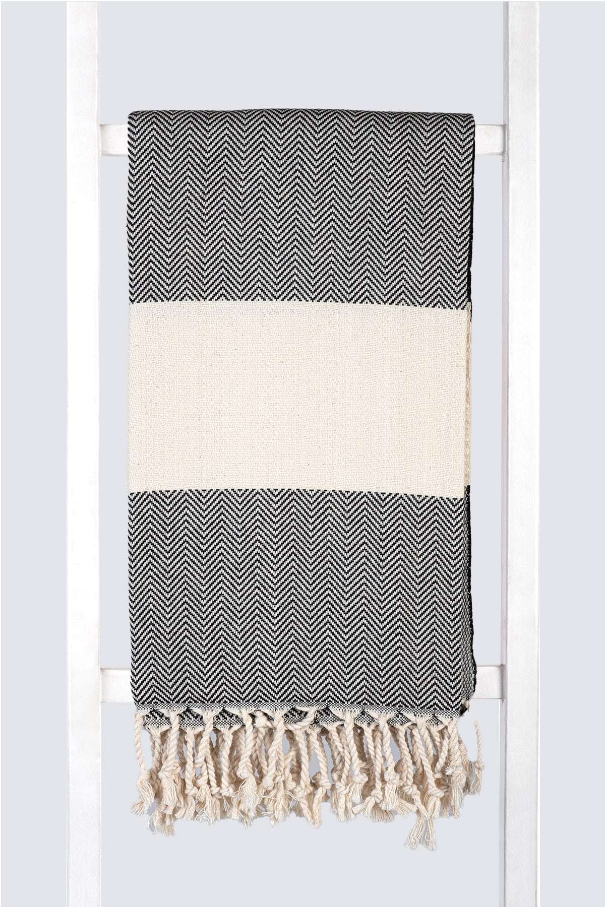 Serviette turque de hammam artisanale, Peshtemal 100% coton motif chevrons noir.