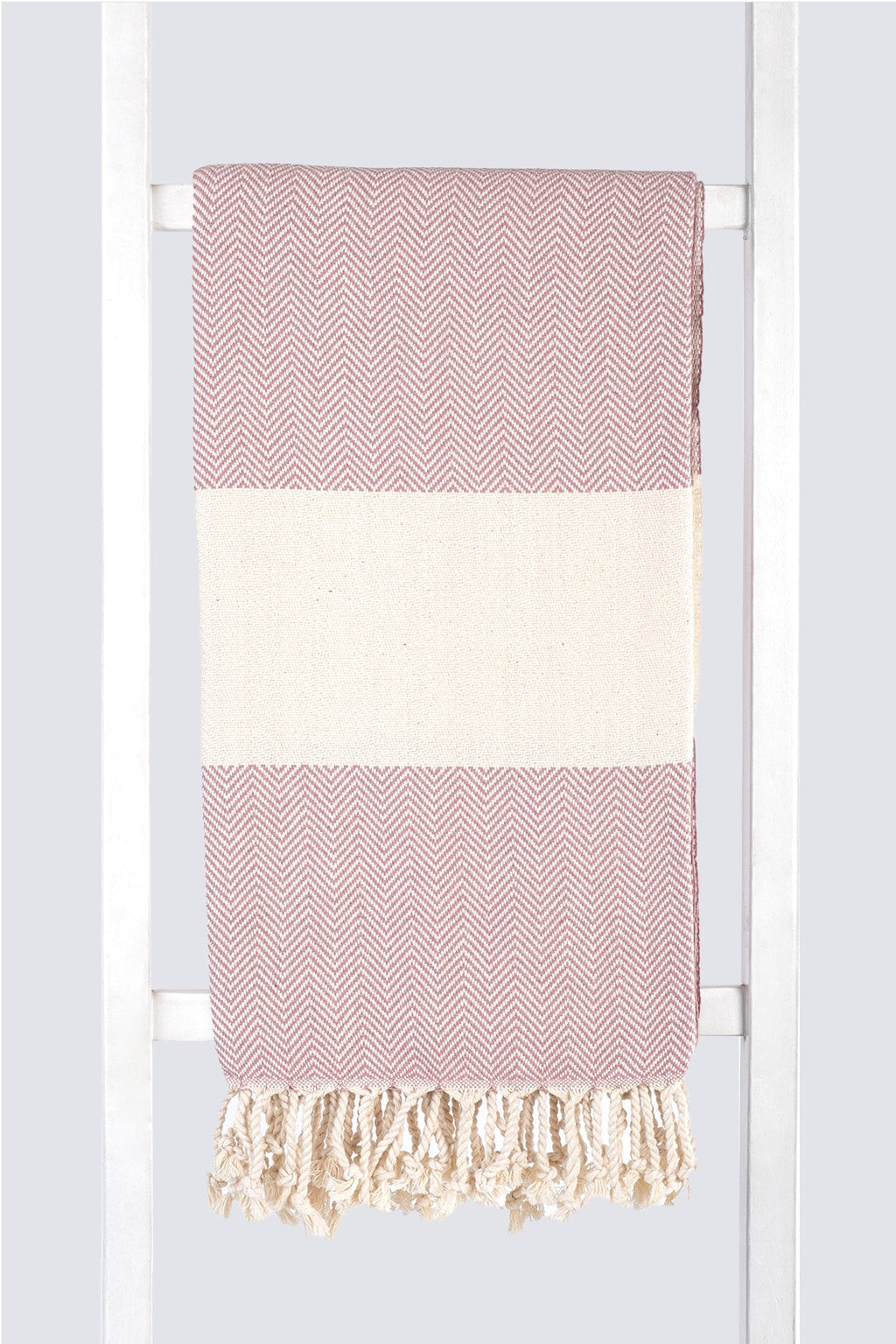 Serviette turque de hammam artisanale, Peshtemal 100% coton motif chevrons couleur saumon.