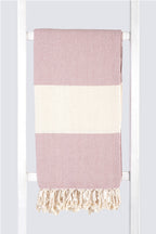 Serviette turque de hammam artisanale, Peshtemal 100% coton motif chevrons couleur saumon.