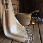 Serviette de bain turque, ou Peshtemal, artisanale de couleur jaune.