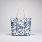 Tote bag en polyester tapisserie avec motifs chinois bleus et anse en corde.