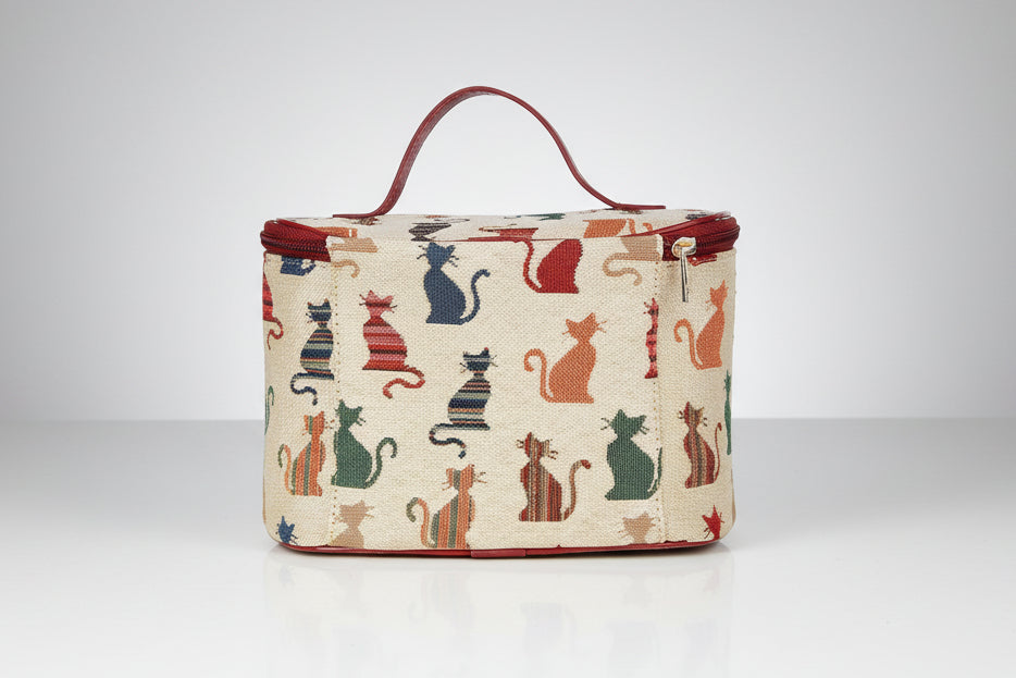 Trousse de toilette en tapisserie aux motifs de chats colorés vue de dos.